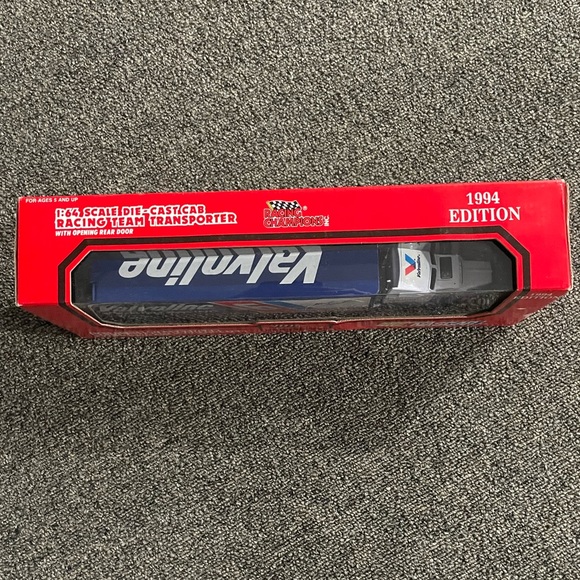 1994 Valvoline Racing Champions NASCAR
Cab Racing Team Transporter - Picture 2 of 8